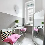 New Modern Homes Rakoczi 57 *