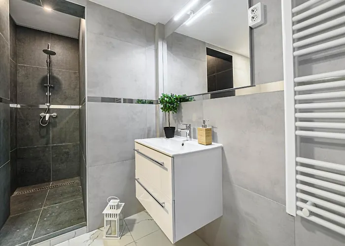 New Modern Homes Rakoczi 57 *
