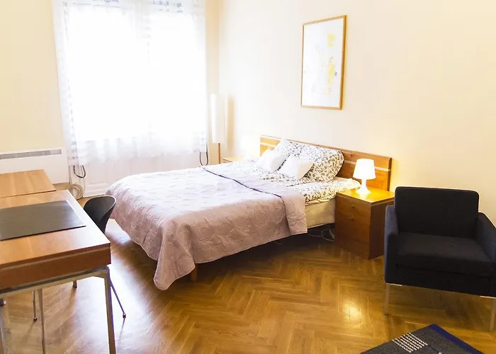 New Modern Homes Rakoczi 57 דירה *